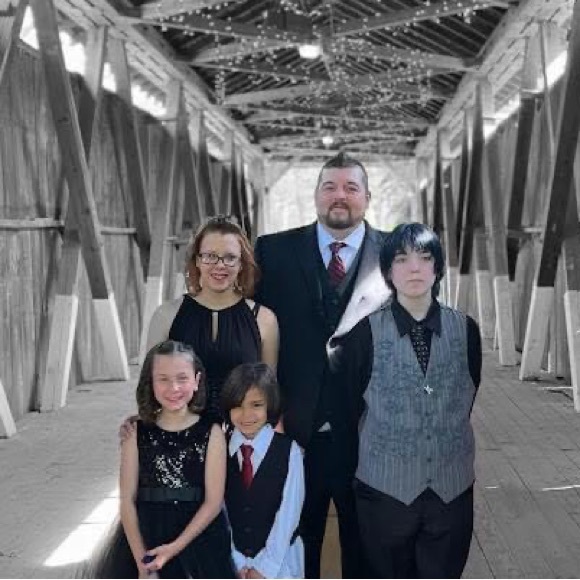 Hi, we are the Thompsonās!Thank you for stopping by and checking out our page!š - Picture 2 of 2